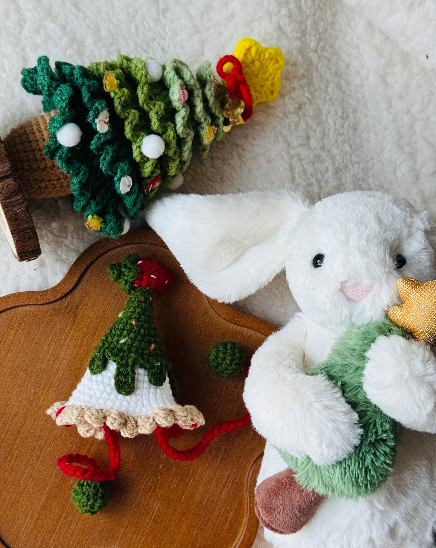 Flat lay: hat + props on wooden tray