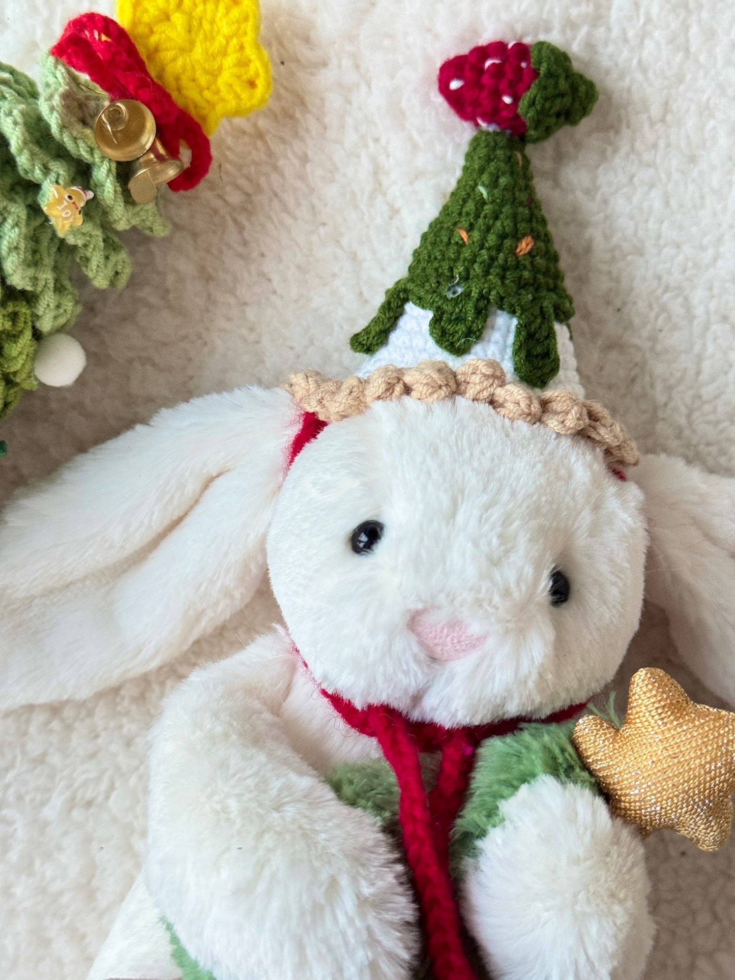 Close-up of hat details & ruffle brim