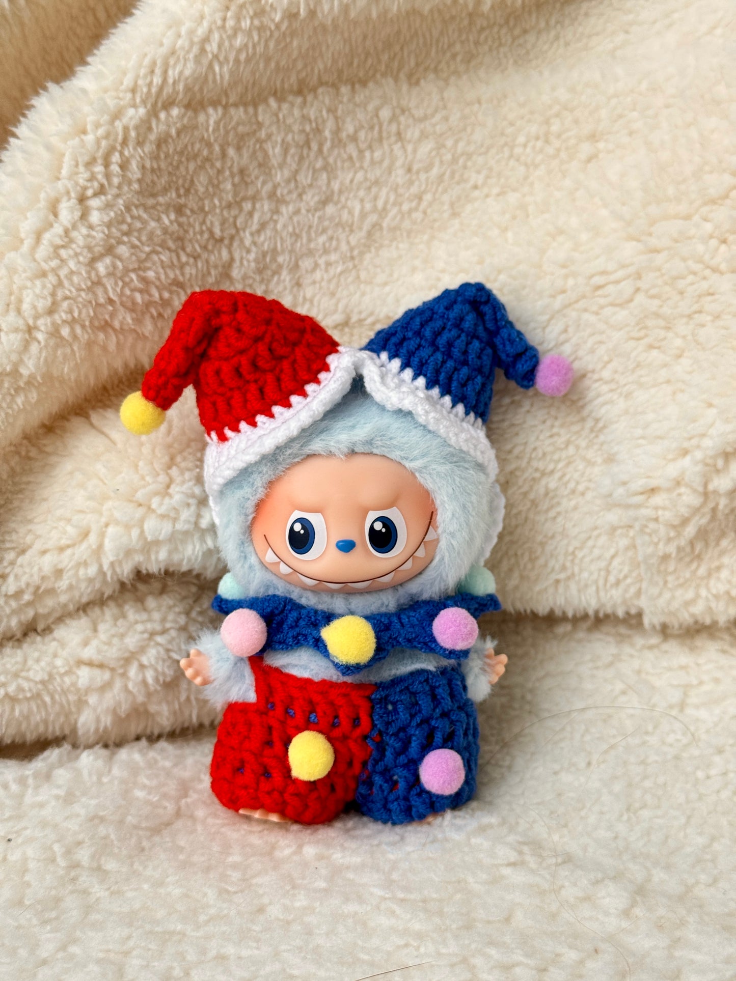 Halloween Jester Outfit for Labubu 4.0 – Handmade Crochet Costume (Keychain Size)